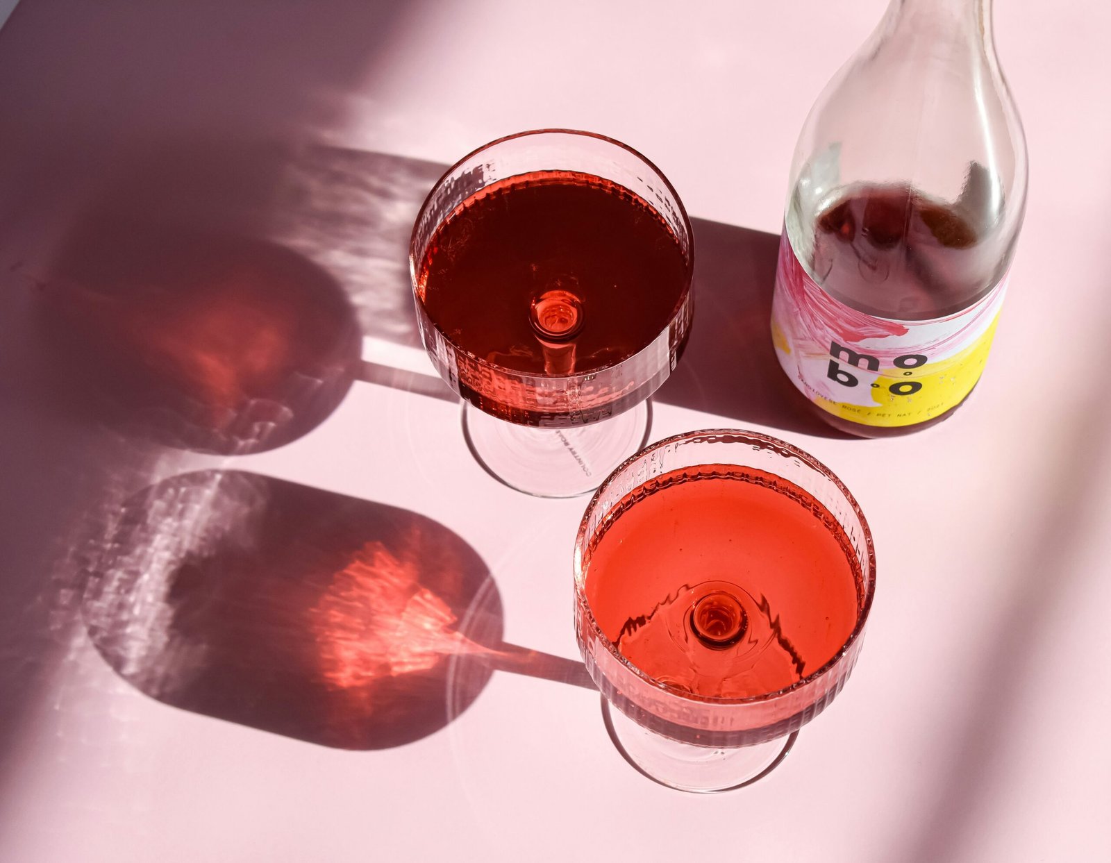 Illustration showing how the liver cleans blood from toxins