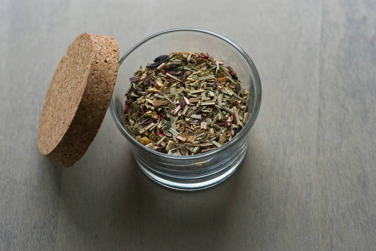 Infographic Showing Key Benefits of Red Clover During Menopause