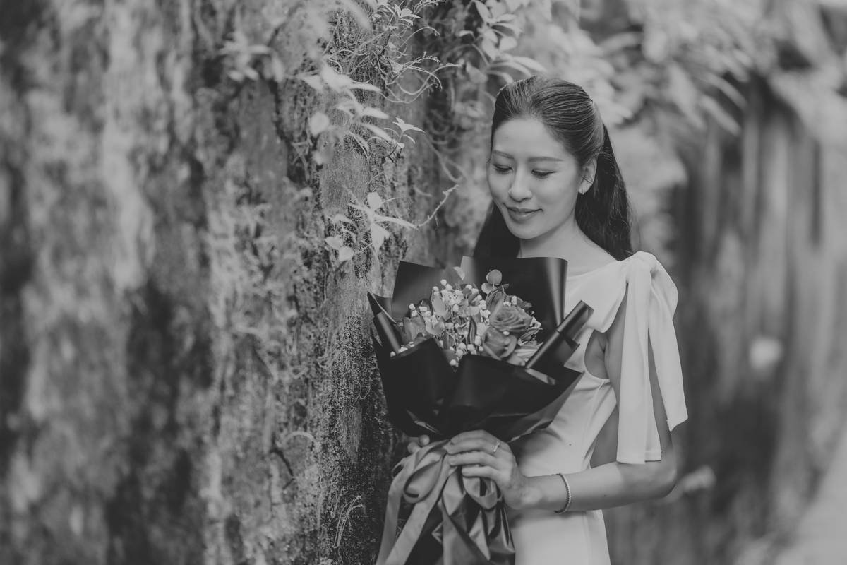 Infographic showing the common symptoms of menopause and how red clover can help